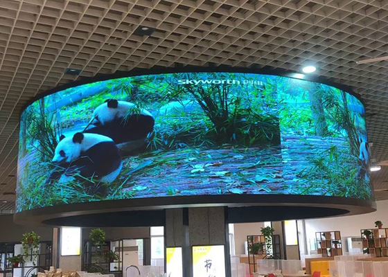 HD P4 Kavisli Tasarım SMD Alışveriş Merkezi LED Ekran Uzun Ömür