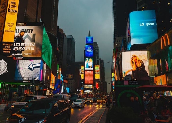 Dijital Elektronik LED Reklam Billboard P4 P5% 100 Suya Dayanıklı